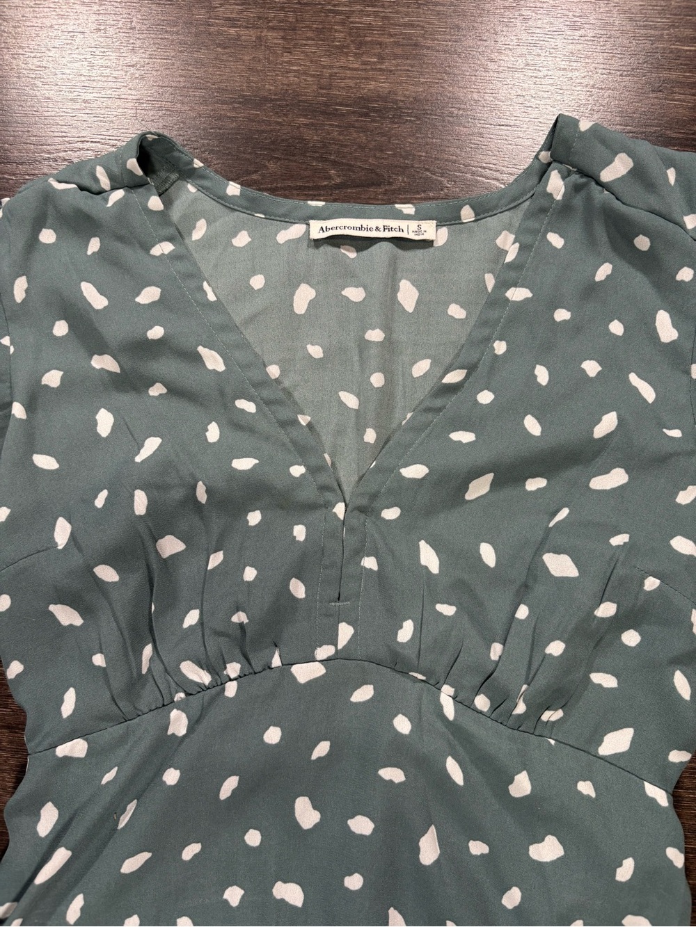 Abercrombie & Fitch Green Polka Dot V-Neck Blouse Bell Sleeves Size Small